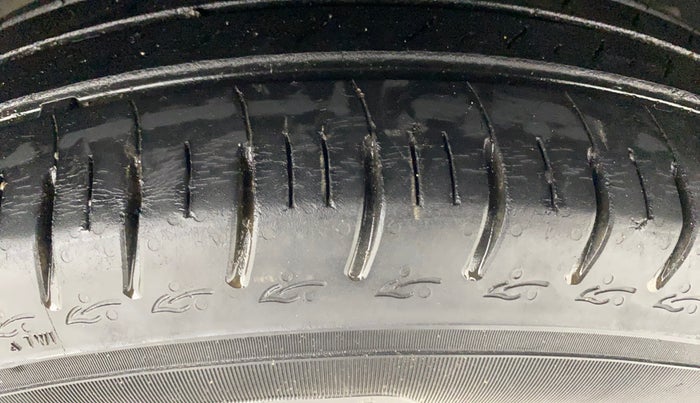 2022 Renault TRIBER RXT, Petrol, Manual, 21,671 km, Right Front Tyre Tread