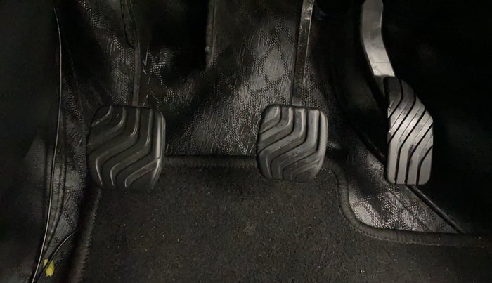 2022 Renault TRIBER RXT, Petrol, Manual, 21,671 km, Pedals