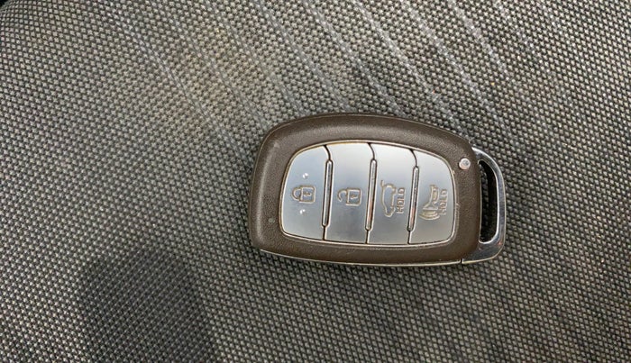 2021 Hyundai VENUE SX (O) 1.5 CRDI, Diesel, Manual, 52,295 km, Key Close Up