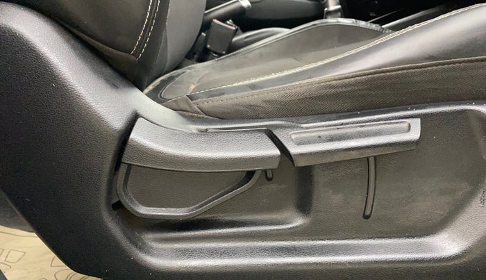 2021 Hyundai VENUE SX (O) 1.5 CRDI, Diesel, Manual, 52,295 km, Driver Side Adjustment Panel