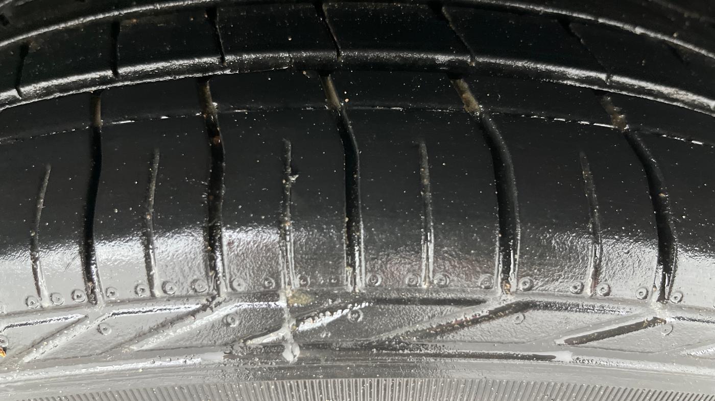 2022 Tata NEXON XZ PLUS (PREMIUM) KAZIRANGA PETROL, Petrol, Manual, 26,640 km, Left Front Tyre Tread
