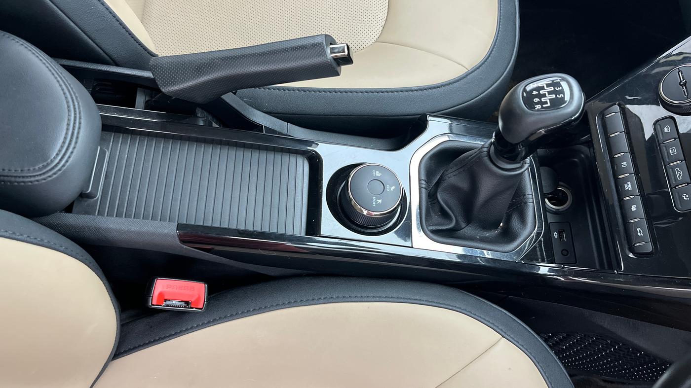 2022 Tata NEXON XZ PLUS (PREMIUM) KAZIRANGA PETROL, Petrol, Manual, 26,640 km, Gear Lever