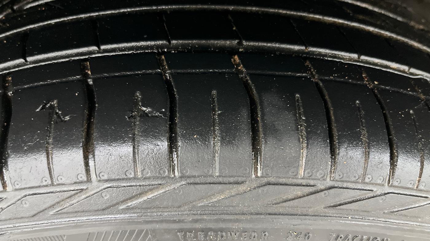 2022 Tata NEXON XZ PLUS (PREMIUM) KAZIRANGA PETROL, Petrol, Manual, 26,640 km, Right Rear Tyre Tread