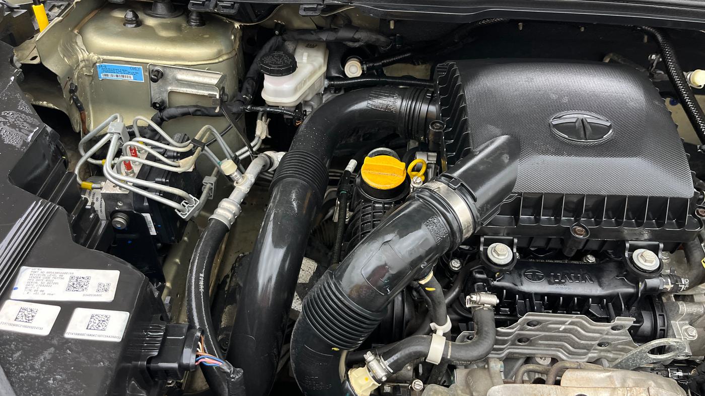 2022 Tata NEXON XZ PLUS (PREMIUM) KAZIRANGA PETROL, Petrol, Manual, 26,640 km, Engine View - Right