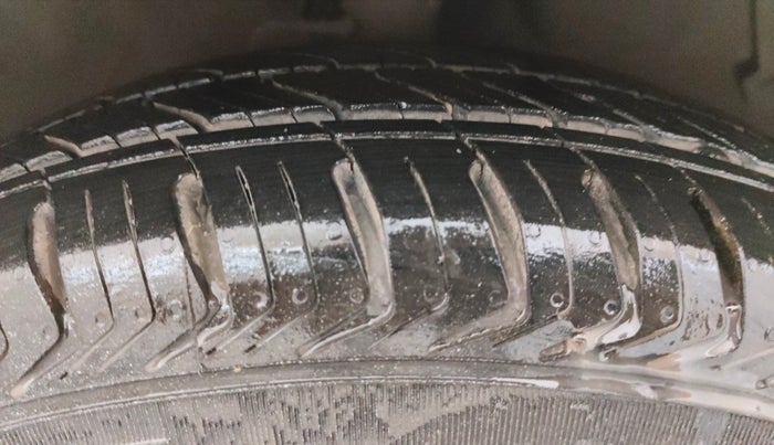 2016 Maruti Celerio ZXI (O), Petrol, Manual, 79,244 km, Right Front Tyre Tread