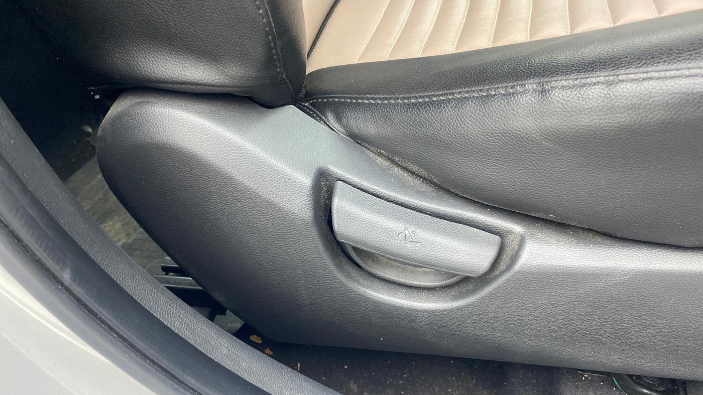 2018 Hyundai Grand i10 SPORTZ AT 1.2 KAPPA VTVT, Petrol, Automatic, 26,312 km, Driver Side Adjustment Panel
