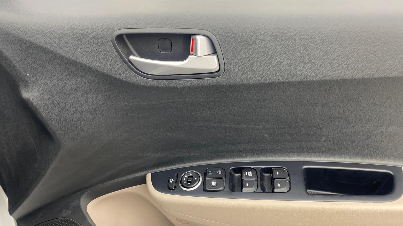 2018 Hyundai Grand i10 SPORTZ AT 1.2 KAPPA VTVT, Petrol, Automatic, 26,312 km, Driver Side Door Panels Control