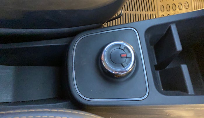 2020 Renault Kwid RXL 1.0 AMT, Petrol, Automatic, 31,777 km, Gear Lever