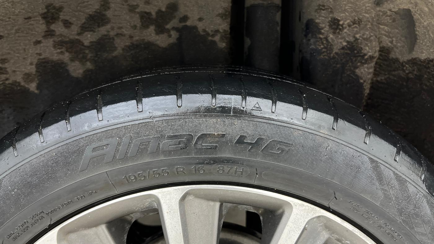 2019 Maruti Ciaz ALPHA  AT 1.5 SHVS PETROL, Petrol, Automatic, 56,065 km, Left Rear Tyre Tread