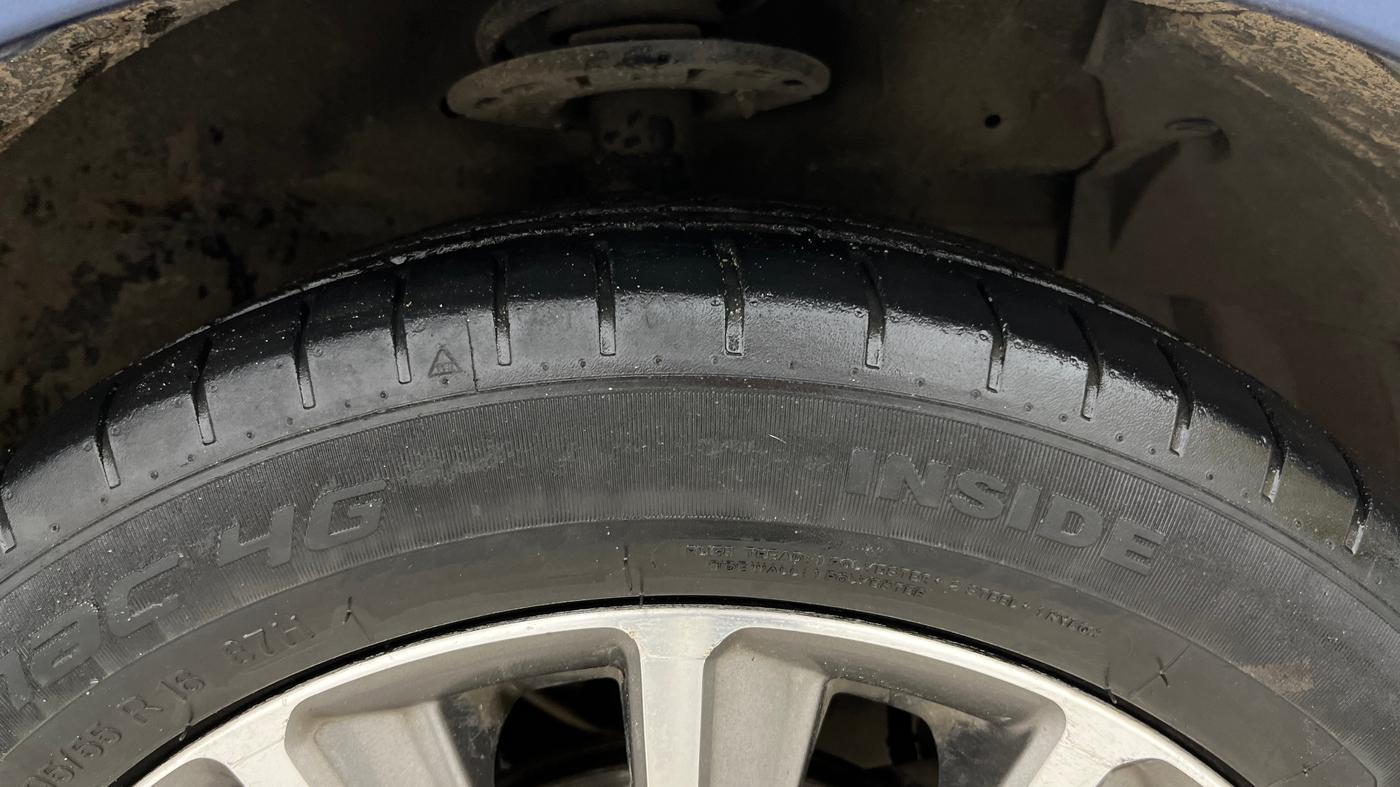 2019 Maruti Ciaz ALPHA  AT 1.5 SHVS PETROL, Petrol, Automatic, 56,065 km, Right Front Tyre Tread