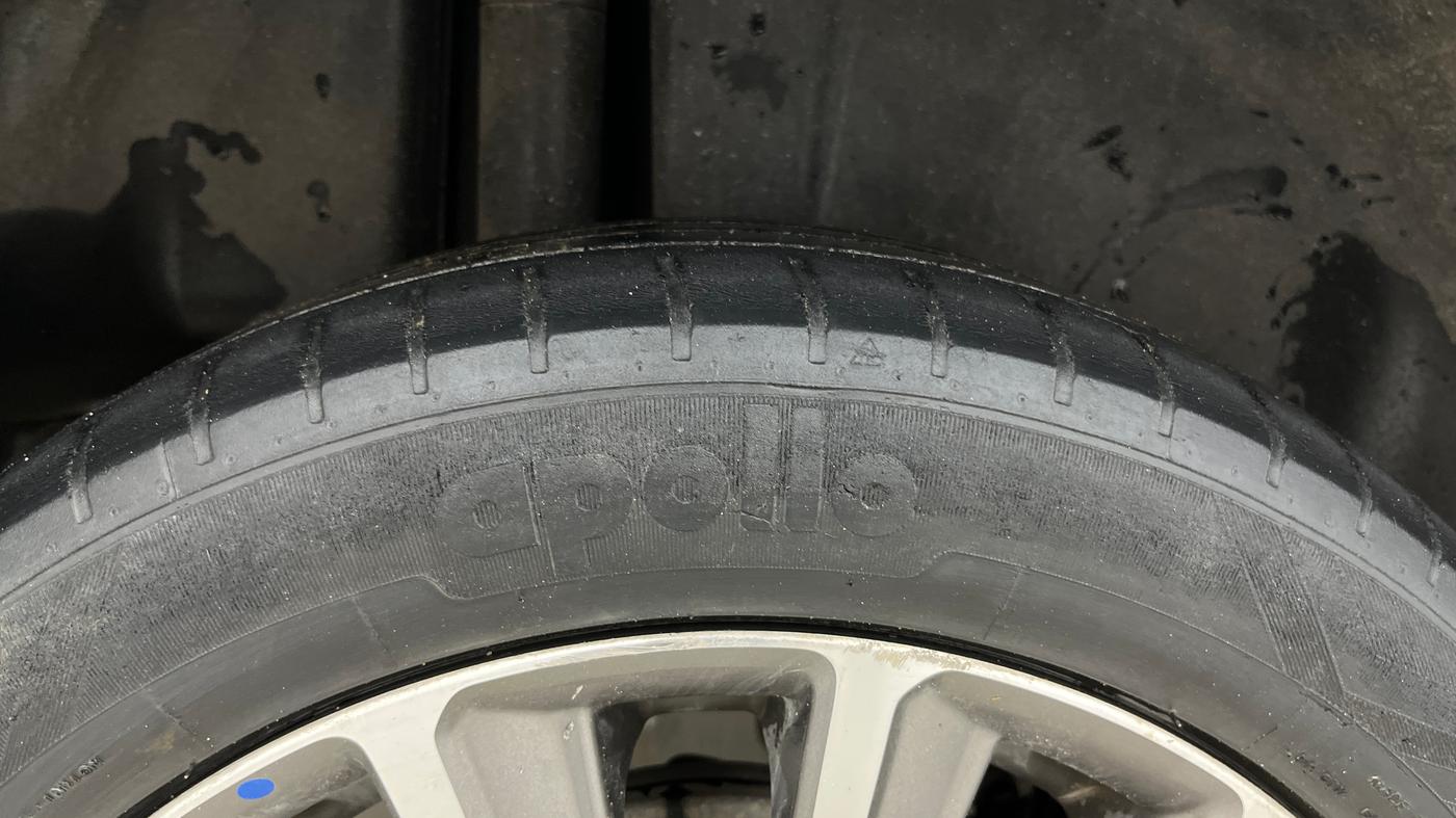 2019 Maruti Ciaz ALPHA  AT 1.5 SHVS PETROL, Petrol, Automatic, 56,065 km, Right Rear Tyre Tread