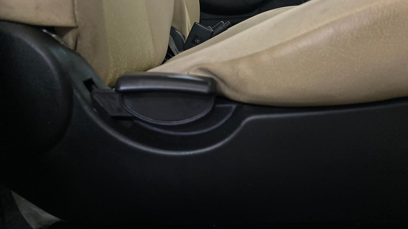 2017 Tata Indigo ECS GLS, CNG, Manual, 70,171 km, Driver Side Adjustment Panel