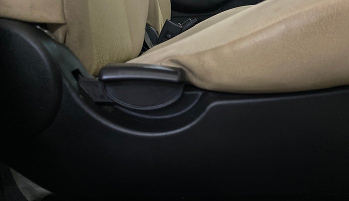 2017 Tata Indigo ECS GLS, CNG, Manual, 70,171 km, Driver Side Adjustment Panel