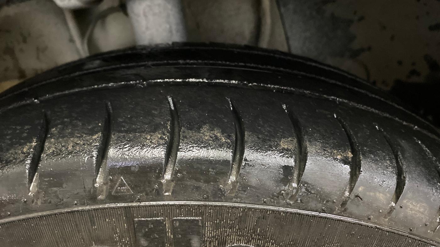 2017 Tata Indigo ECS GLS, CNG, Manual, 70,171 km, Left Front Tyre Tread