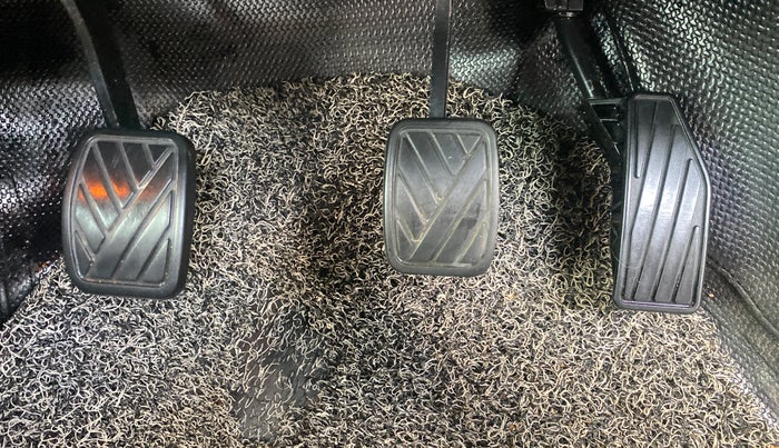 2016 Maruti Baleno ZETA PETROL 1.2, Petrol, Manual, 55,840 km, Pedals