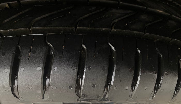 2016 Maruti Baleno ZETA PETROL 1.2, Petrol, Manual, 55,840 km, Left Front Tyre Tread