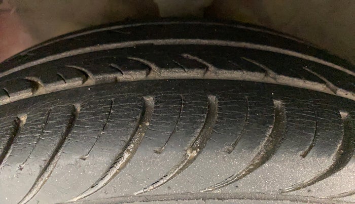 2010 Hyundai Santro Xing GLS, Petrol, Manual, 18,718 km, Left Front Tyre Tread