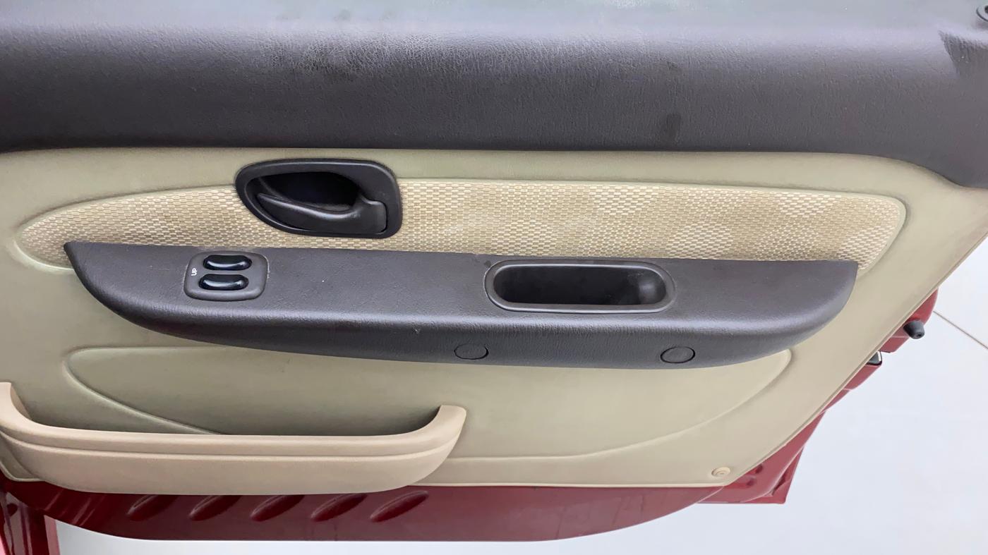 2010 Hyundai Santro Xing GLS, Petrol, Manual, 18,718 km, Driver Side Door Panels Control