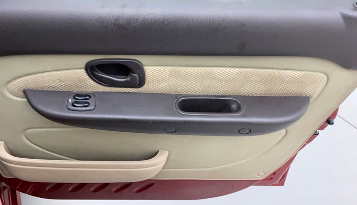 2010 Hyundai Santro Xing GLS, Petrol, Manual, 18,718 km, Driver Side Door Panels Control
