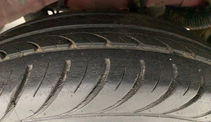 2010 Hyundai Santro Xing GLS, Petrol, Manual, 18,718 km, Left Rear Tyre Tread