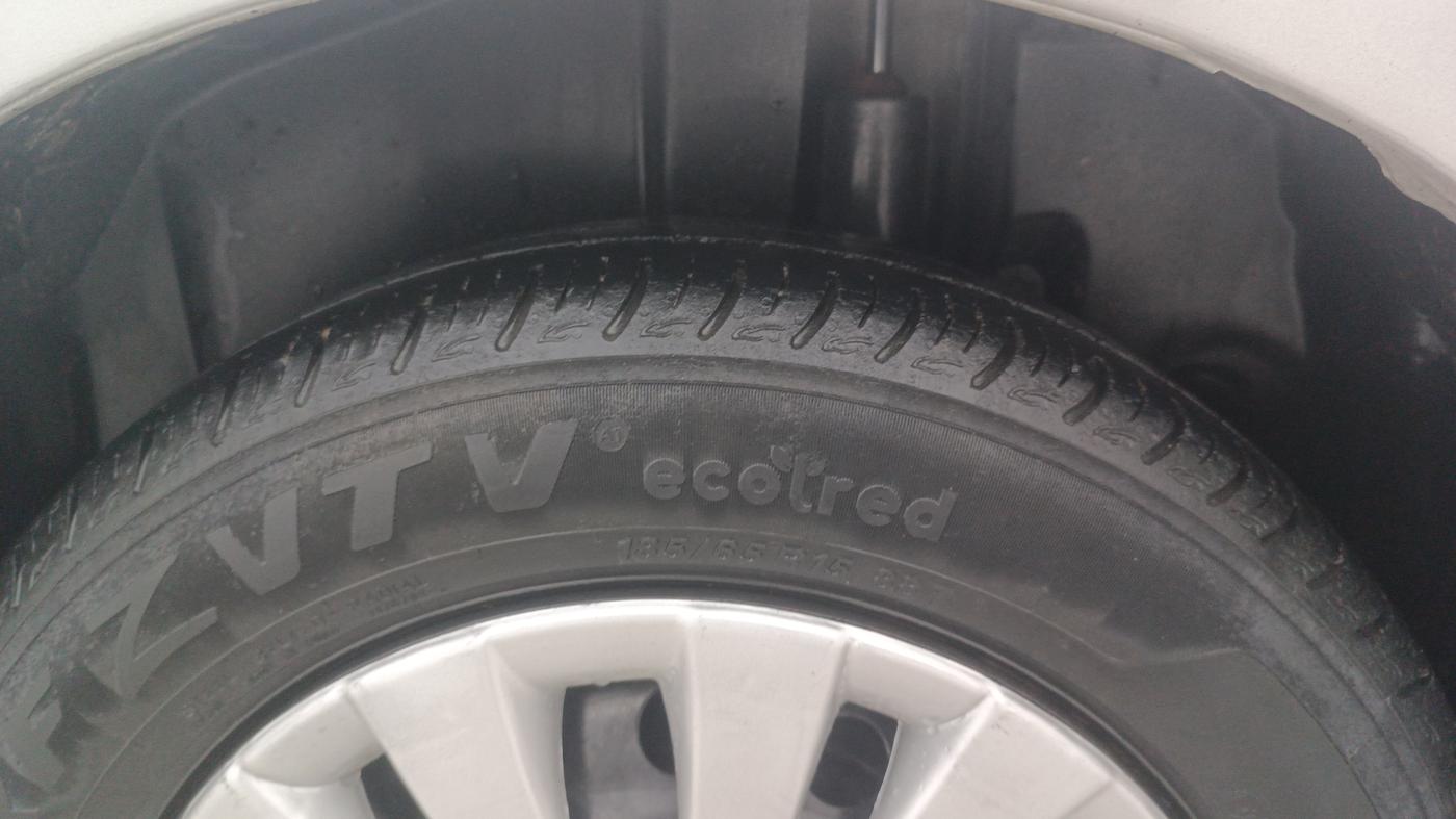2016 Maruti Ertiga VDI SHVS, Diesel, Manual, 84,723 km, Left Rear Tyre Tread