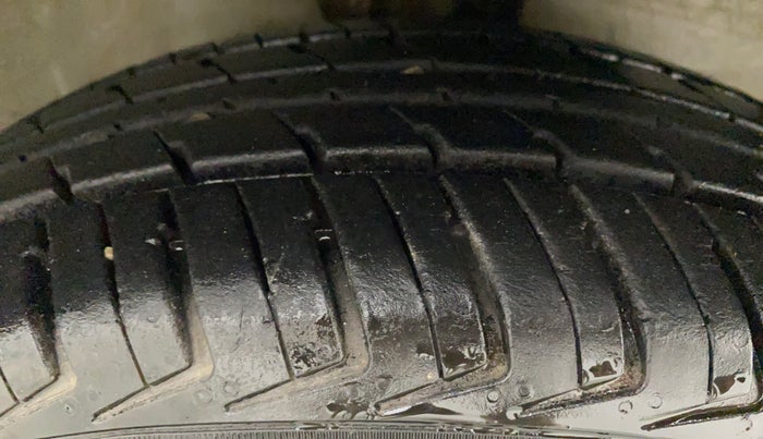 2010 Maruti A Star VXI, Petrol, Manual, 56,493 km, Right Front Tyre Tread