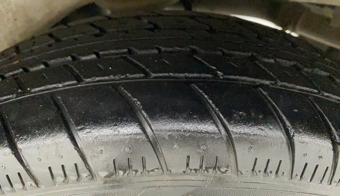 2010 Maruti A Star VXI, Petrol, Manual, 56,493 km, Left Rear Tyre Tread