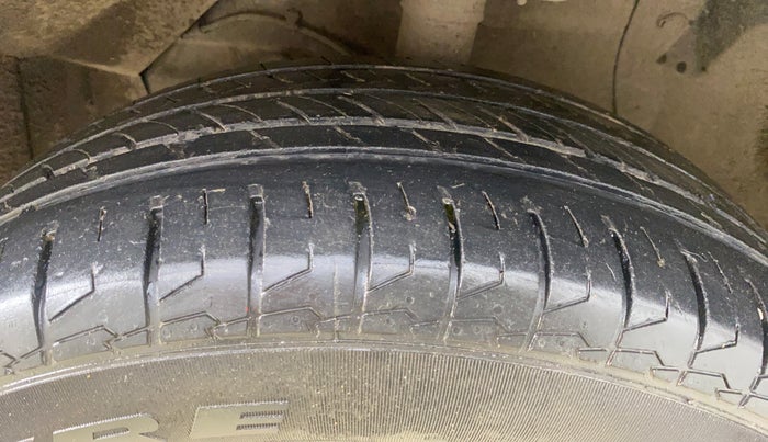 2017 Maruti Vitara Brezza ZDI PLUS, Diesel, Manual, 71,723 km, Left Front Tyre Tread