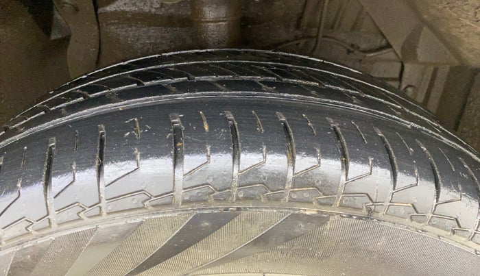 2017 Maruti Vitara Brezza ZDI PLUS, Diesel, Manual, 71,723 km, Right Front Tyre Tread