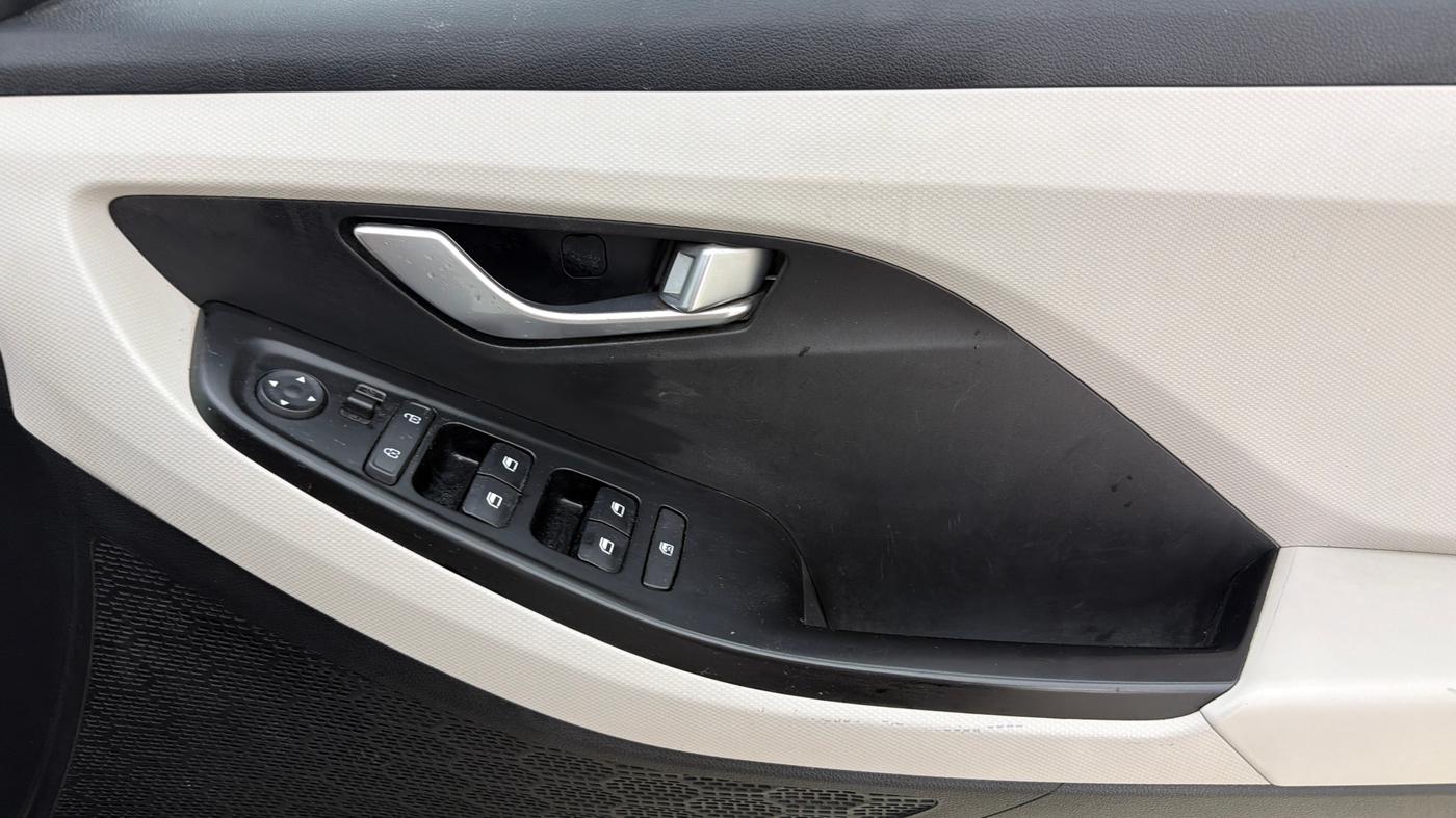 2022 Hyundai Creta S IMT 1.5 PETROL, Petrol, Manual, 20,237 km, Driver Side Door Panels Control