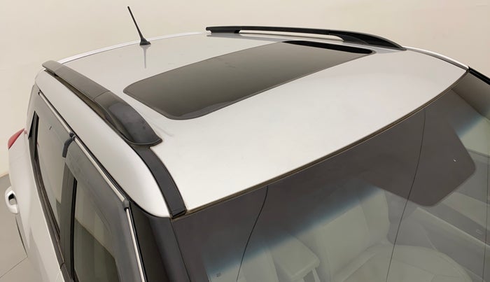 2022 Mahindra XUV300 W8 (O) 1.2 PETROL, Petrol, Manual, 3,573 km, Roof