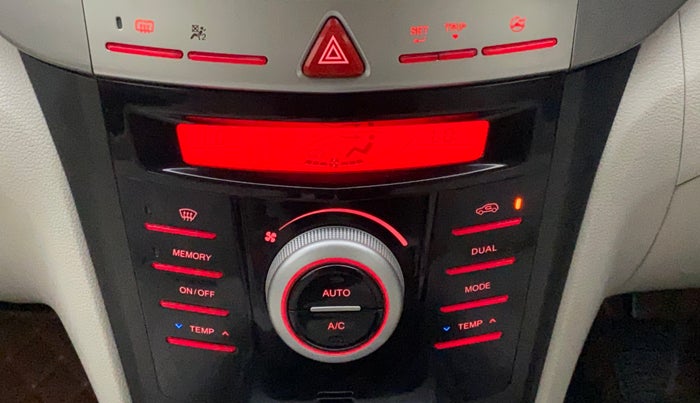 2022 Mahindra XUV300 W8 (O) 1.2 PETROL, Petrol, Manual, 3,573 km, Automatic Climate Control
