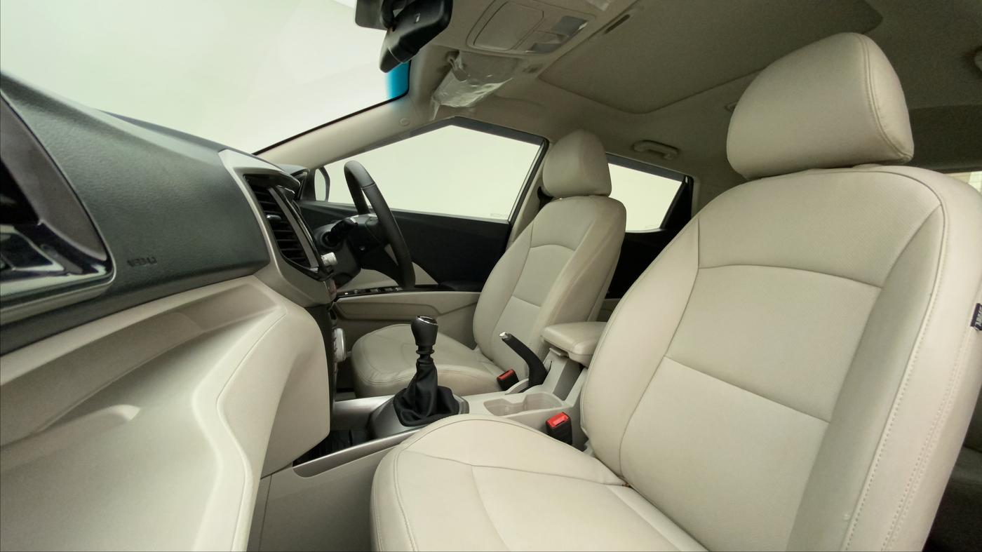 2022 Mahindra XUV300 W8 (O) 1.2 PETROL, Petrol, Manual, 3,573 km, Right Side Front Door Cabin