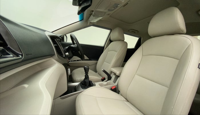 2022 Mahindra XUV300 W8 (O) 1.2 PETROL, Petrol, Manual, 3,573 km, Right Side Front Door Cabin