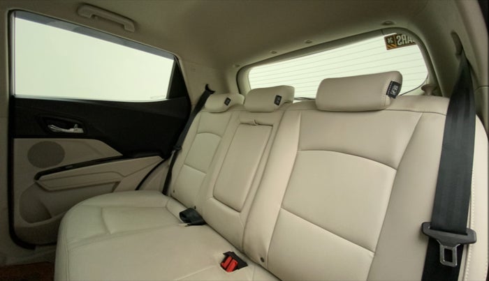 2022 Mahindra XUV300 W8 (O) 1.2 PETROL, Petrol, Manual, 3,573 km, Right Side Rear Door Cabin