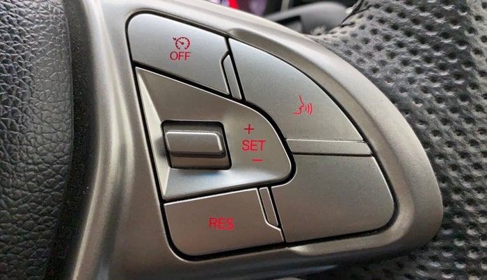 2022 Mahindra XUV300 W8 (O) 1.2 PETROL, Petrol, Manual, 3,573 km, Adaptive Cruise Control