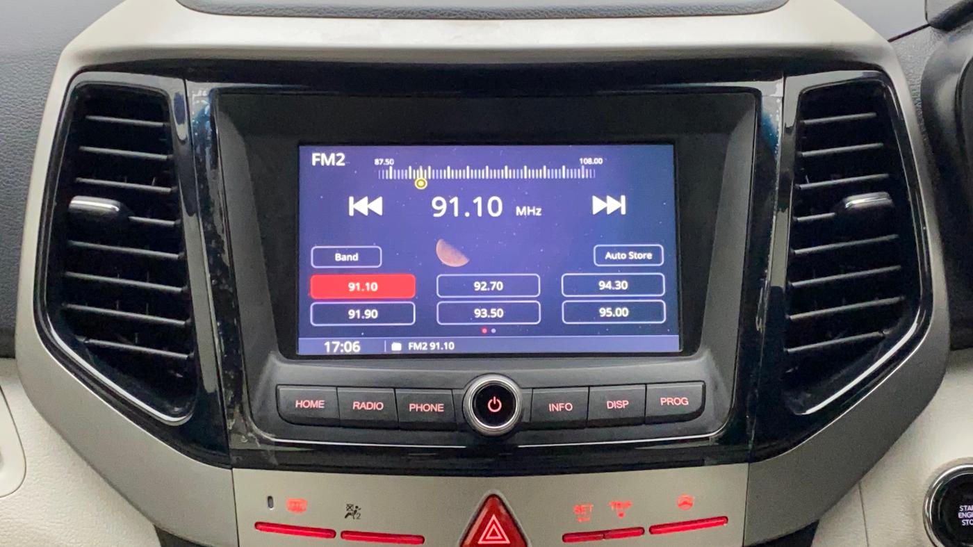 2022 Mahindra XUV300 W8 (O) 1.2 PETROL, Petrol, Manual, 3,573 km, Infotainment System