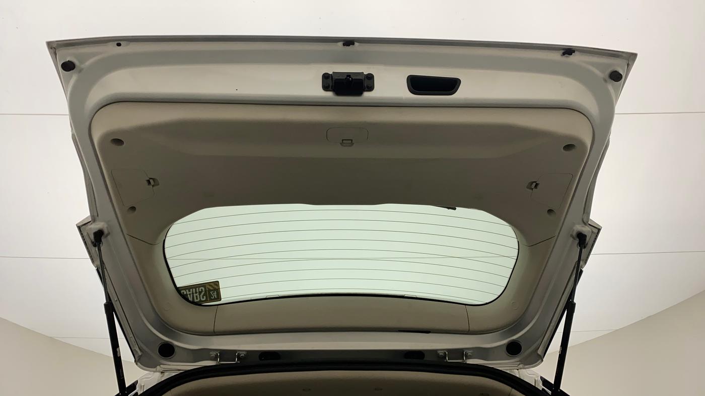 2022 Mahindra XUV300 W8 (O) 1.2 PETROL, Petrol, Manual, 3,573 km, Boot Door Open