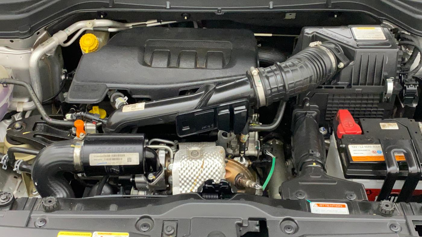2022 Mahindra XUV300 W8 (O) 1.2 PETROL, Petrol, Manual, 3,573 km, Open Bonet