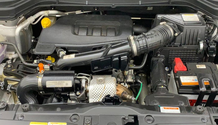 2022 Mahindra XUV300 W8 (O) 1.2 PETROL, Petrol, Manual, 3,573 km, Open Bonet