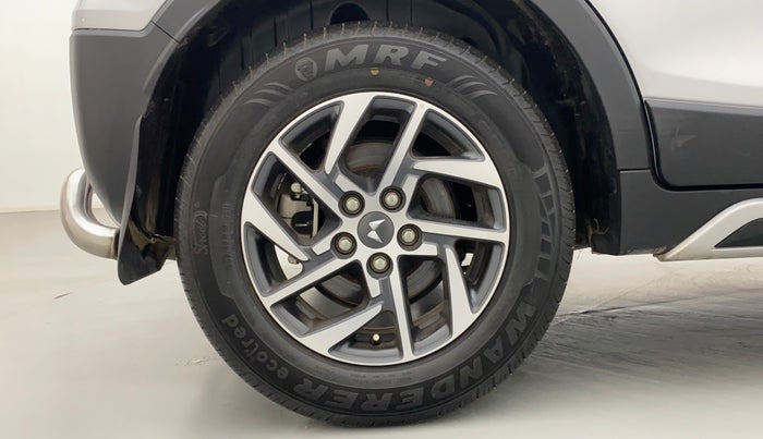 2022 Mahindra XUV300 W8 (O) 1.2 PETROL, Petrol, Manual, 3,573 km, Right Rear Wheel