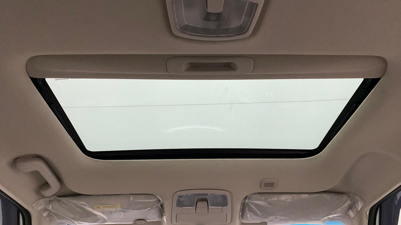 2022 Mahindra XUV300 W8 (O) 1.2 PETROL, Petrol, Manual, 3,573 km, Moonroof/ Sunroof