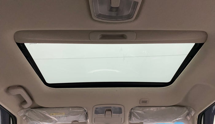 2022 Mahindra XUV300 W8 (O) 1.2 PETROL, Petrol, Manual, 3,573 km, Moonroof/ Sunroof