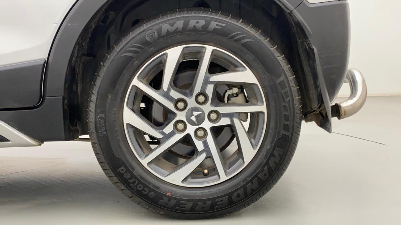 2022 Mahindra XUV300 W8 (O) 1.2 PETROL, Petrol, Manual, 3,573 km, Left Rear Wheel