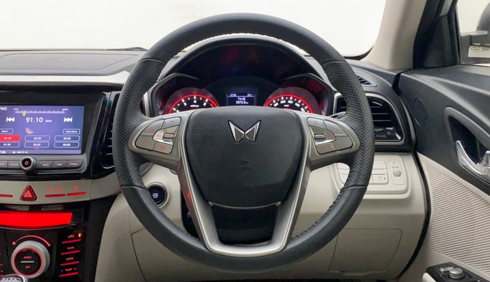 2022 Mahindra XUV300 W8 (O) 1.2 PETROL, Petrol, Manual, 3,573 km, Steering Wheel Close Up