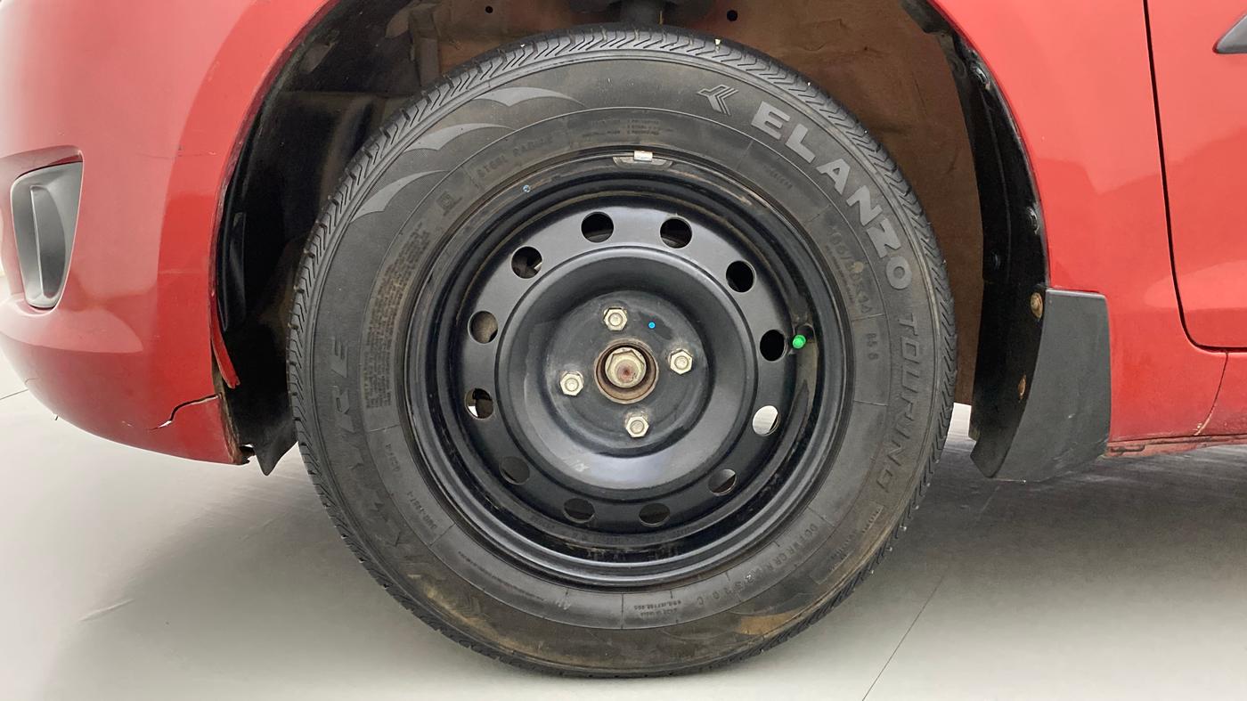 2013 Maruti Swift VXI, Petrol, Manual, 69,748 km, Left Front Wheel