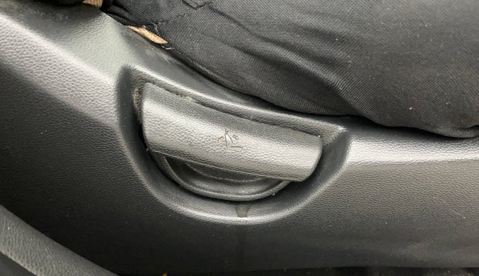 2017 Hyundai Grand i10 SPORTZ 1.2 KAPPA VTVT, Petrol, Manual, 85,127 km, Driver Side Adjustment Panel