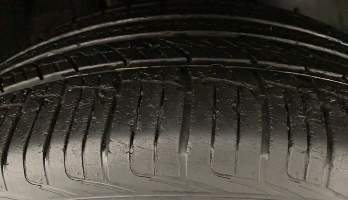 2019 Mahindra ALTURAS G4 4WD AT, Diesel, Automatic, 46,844 km, Right Front Tyre Tread