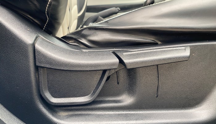 2023 Hyundai NEW I20 SPORTZ 1.2 MT, Petrol, Manual, 54,110 km, Driver Side Adjustment Panel