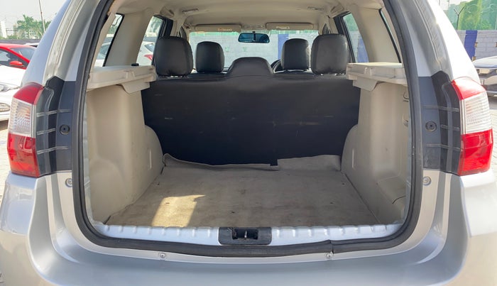 2014 Nissan Terrano XV D THP 110 PS, Diesel, Manual, 65,489 km, Boot Inside